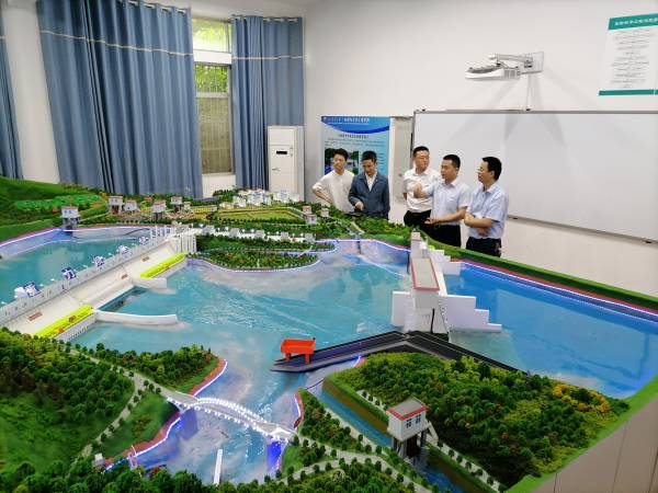水利厅来我院考察湖南省首届“水利卓越工程师”和“水利人才培养基地”